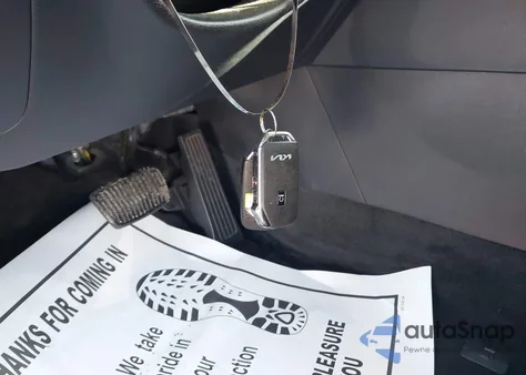 2024 Kia Sportage Ex z USA, uszkodzony, nr VIN KNDPV3DF9R7246095